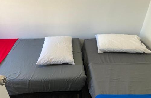 Ironbound District House | Modern GuestHouse Ironbound Newark with KITCHEN-FastTrainToNYC-OneStopToAirport