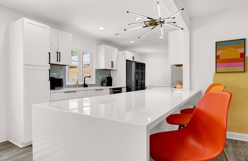 University District House | Modern Heart of Memphis Manor, Hot Tub, Game Room