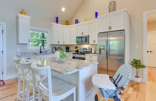 Hendersonville House | Modern Hendersonville Home: Deck & Mountain Views!