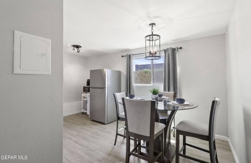 Lakeside Apartment | Modern Hideaway King Suite