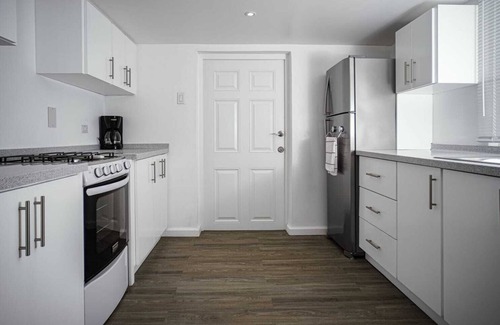 Oistins House | Modern, high standard, 100 metres to beach, short walk to Oistins