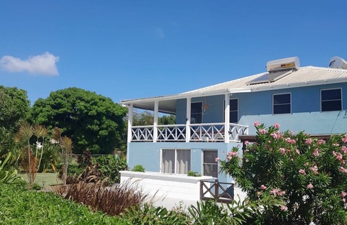 Oistins House | Modern, high standard, 100 metres to beach, short walk to Oistins