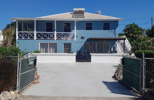 Oistins House | Modern, high standard, 100 metres to beach, short walk to Oistins