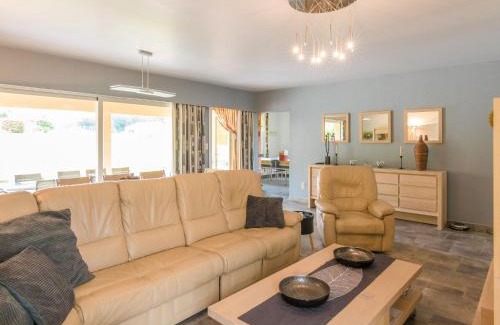 Saint-Nexans House | Modern holiday home with swimming pool