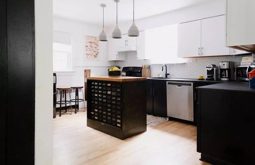 Phoenicia House | Modern Home + C M Y K Motel on 10 acres in Phoenicia