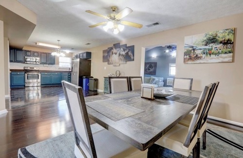 Lexington House | Modern Home Fenced Yard:4 Mi to Downtown Lexington Near Kentucky Horse Park & UK