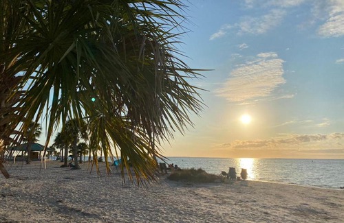 Tarpon Springs Villa | Modern Home, Heated Pool, Close to Beaches!