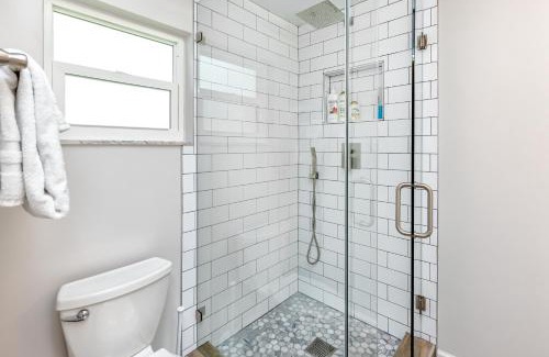 Tarpon Springs Villa | Modern Home, Heated Pool, Close to Beaches!