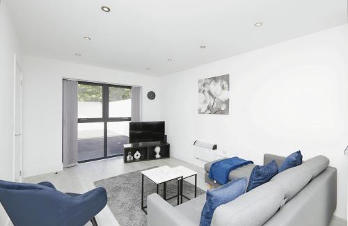 Derby Apartment | Modern Home in Derby City Centre - Free Gated Parking