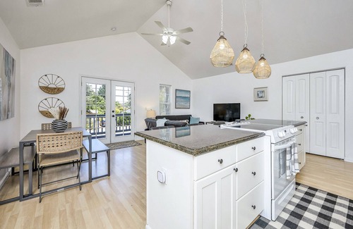 Middletown House | Modern Home in downtown Middletown! Walk to shops & restaurants!