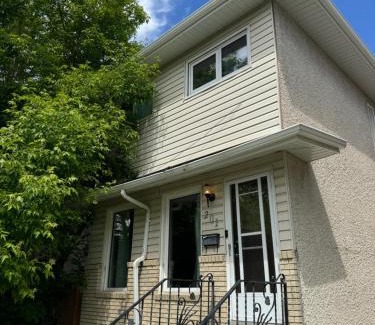 Winnipeg House | Modern home in Downtown Wpg