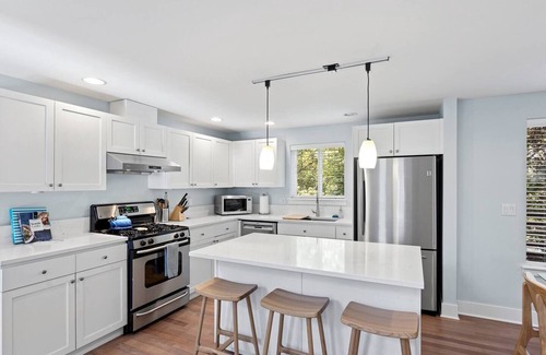 Old Ballard House | Modern Home Near Ballard Locks w/Patio & Parking! Award Winning!