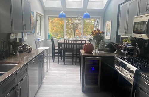 Hampton House | Modern Home-nr Beach/HotTub/Lg Stylish Patio