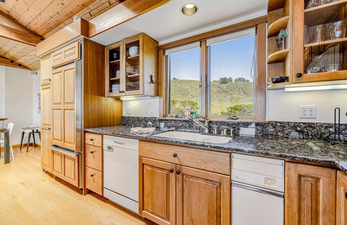 Philo House | Modern home on bluff over the ocean with private hot tub & three gas fireplaces