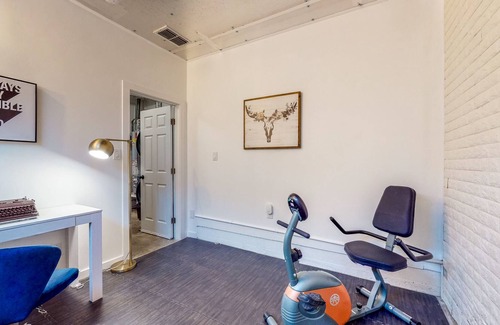 West Sacramento House | Modern Home with Private Pool, Gym/Office