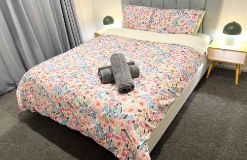 Halswell House | Modern Home with 2 Ensuites Only 17 Minutes to City and CHC Airport