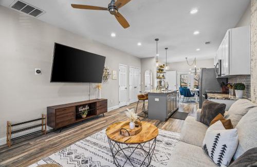 Pittsburgh House | Modern Home with Backyard Oasis in Heart of ATL