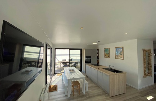 Houlgate House | Modern Houlgataise/rooftop/seaside villa!