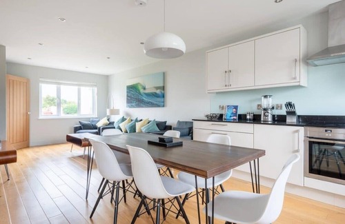 St. Agnes House | Modern House in St Agnes, Parking & Garden