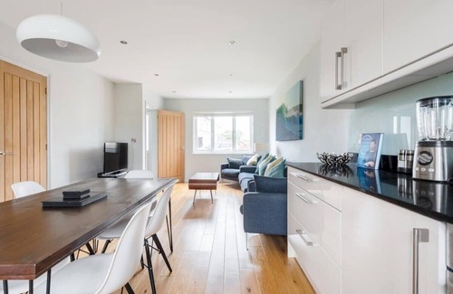 St. Agnes House | Modern House in St Agnes, Parking & Garden