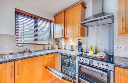Milton Keynes House | Modern House Sleeps 5 Free Parking Smart TVs Fast WiFi