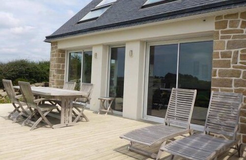 Erdeven House | Modern house, very beautiful sea view, beach possibility on foot, 10 people max.