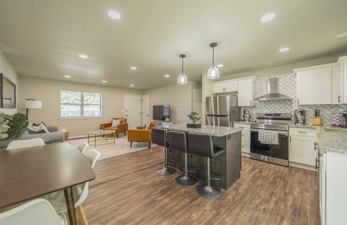 Bentonville House | Modern House w/Backyard. Pet friendly!
