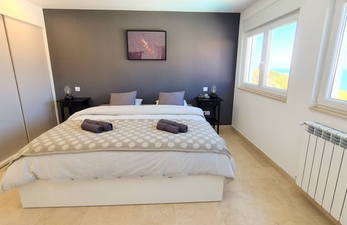 Vale Furado House | Modern house with ocean view, pool and 5 walk min from de beach