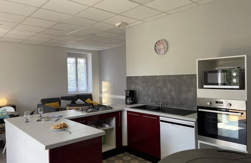 La Chabanne Cottage | Modern House with Bourbonnais Mountain View