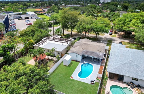 Hollywood Hills House | Modern House with Pool*15min from the Beach*airport