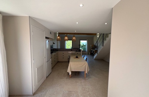 Roussillon House | Modern house with swimming pool and Luberon view