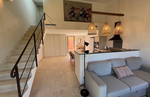 Roussillon House | Modern house with swimming pool and Luberon view