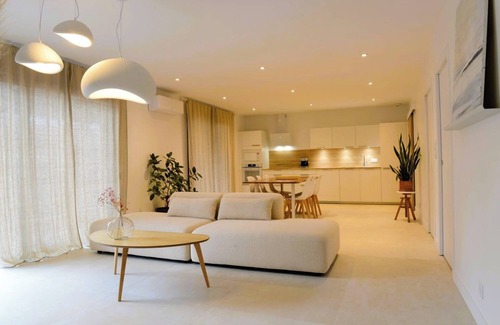 Lacanau House | Modern house with swimming pool, between lake and forest