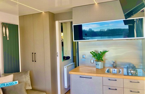 Ketzin/Havel Boat Rental | Modern houseboat for up to 5 people on the Havel without a license