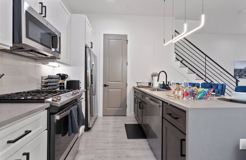 OST - South Union House | Modern Houston Townhome Near Med Center & Downtown