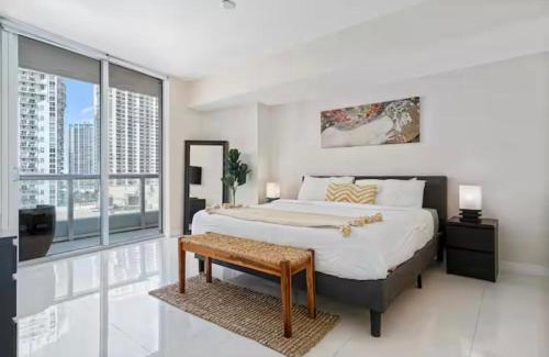 Downtown Miami Apartment | Modern Icon Brickell Condo by Palermo Home Miami