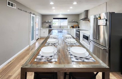 Encanto House | Modern Industrial House + Guesthouse in Midtown