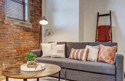 Springfield House | Modern, Insta-Worthy 2B Townhome in Walkable Springfield!