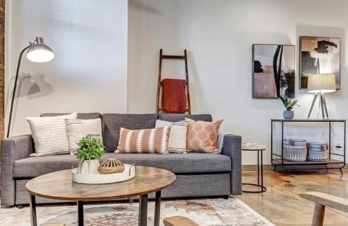 Springfield House | Modern, Insta-Worthy 2B Townhome in Walkable Springfield!