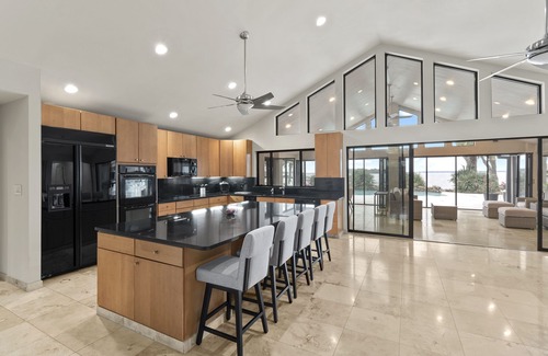 Leisure Land House | Modern Lake Mansion - CasaPalmaTX, 6 en suite baths, click "see all" for details