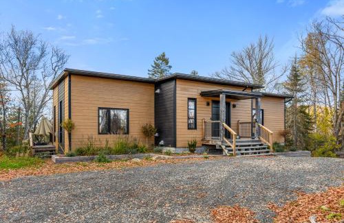 Chertsey Ski Chalet | Modern Lakefront Chalet Private Jacuzzi Dock