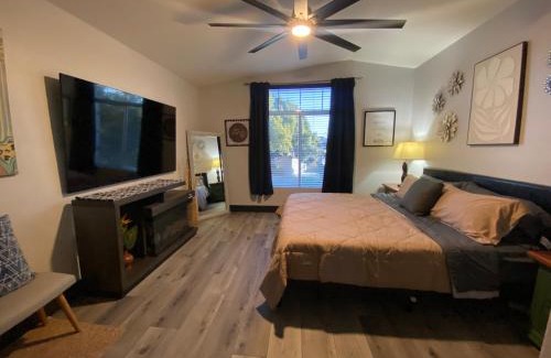 Ocotillo House | Modern Lakefront Paradise