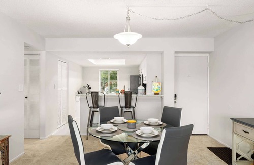 Oldsmar Condo | Modern Lakeside Condo 🌅 | 2 Bed, 1 Bath | Oldsmar, FL