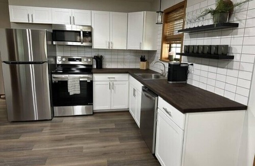 Afton House | Modern Lakeside Cottage, Boat Slip, Gameroom w/pool table!