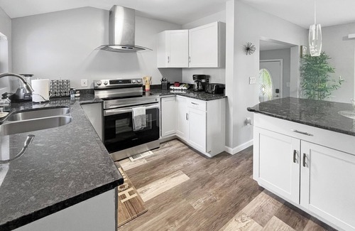 Bethlehem House | Modern Lakeview Escape in Hickory - Pet friendly