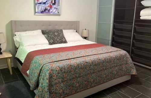 Roanoke House | Modern live/work/art/hike space close to downtown