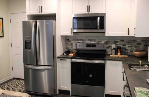 Roanoke House | Modern live/work/art/hike space close to downtown
