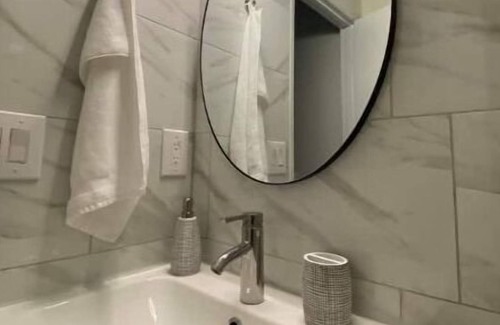 Roanoke House | Modern live/work/art/hike space close to downtown