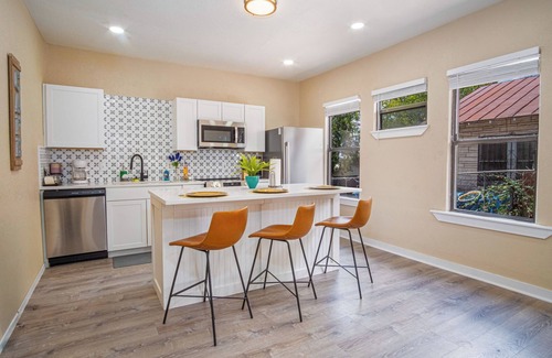 Nevada Street Cottage | Modern Living 3br/2ba Close to Amazing Downtown