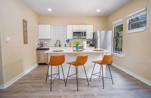 Nevada Street Cottage | Modern Living 3br/2ba Close to Amazing Downtown